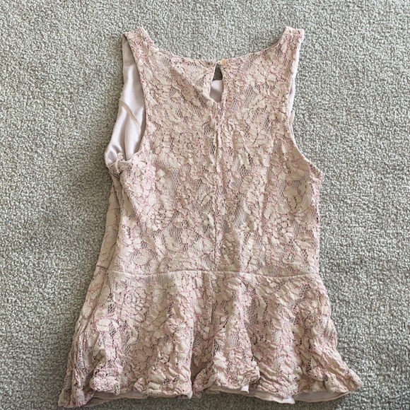 very adorable pink top - Picture 2 of 3